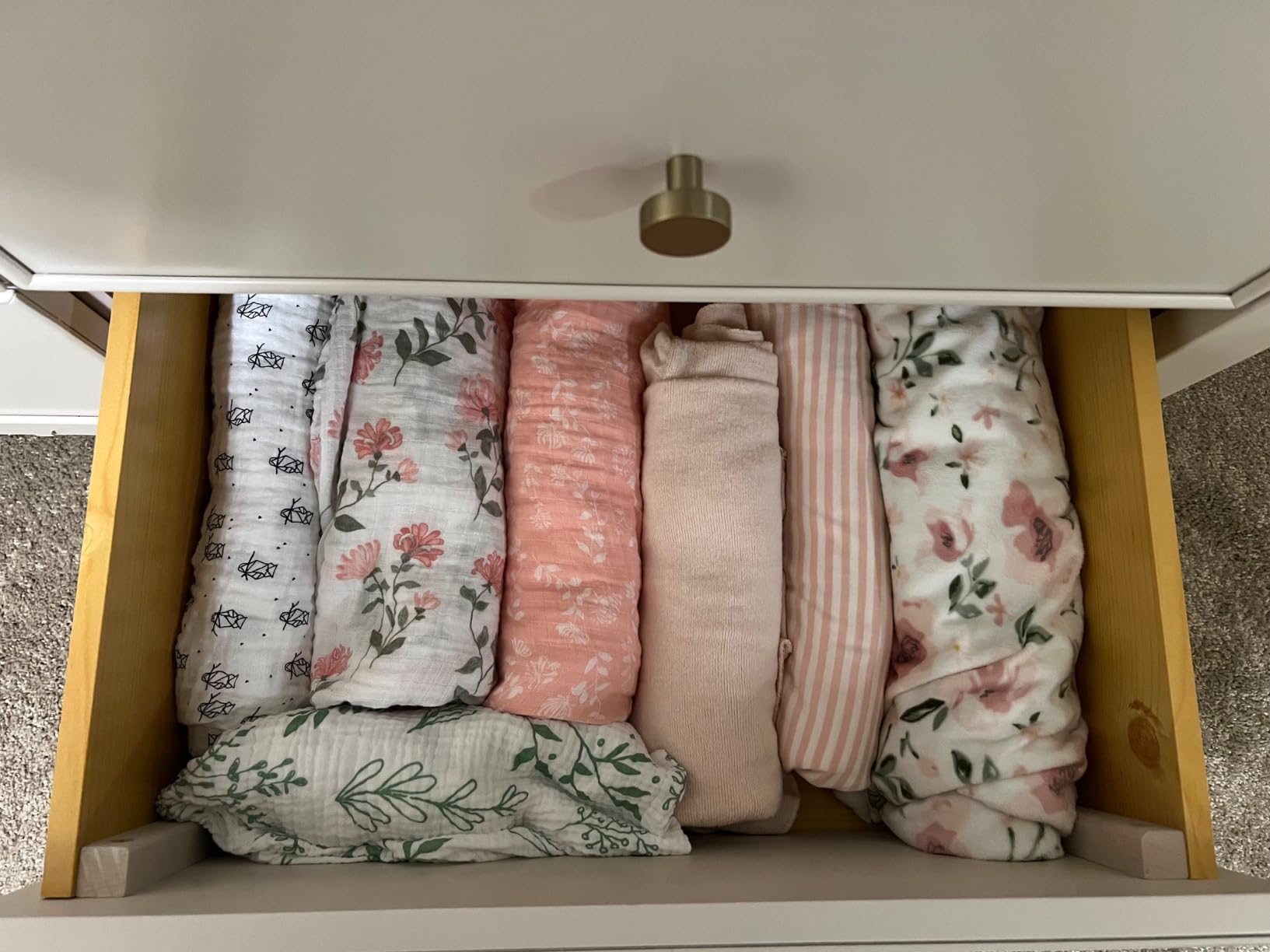 Graco Sasha 3-Drawer Chest with Changing Table Topper, Sage customer photo 2