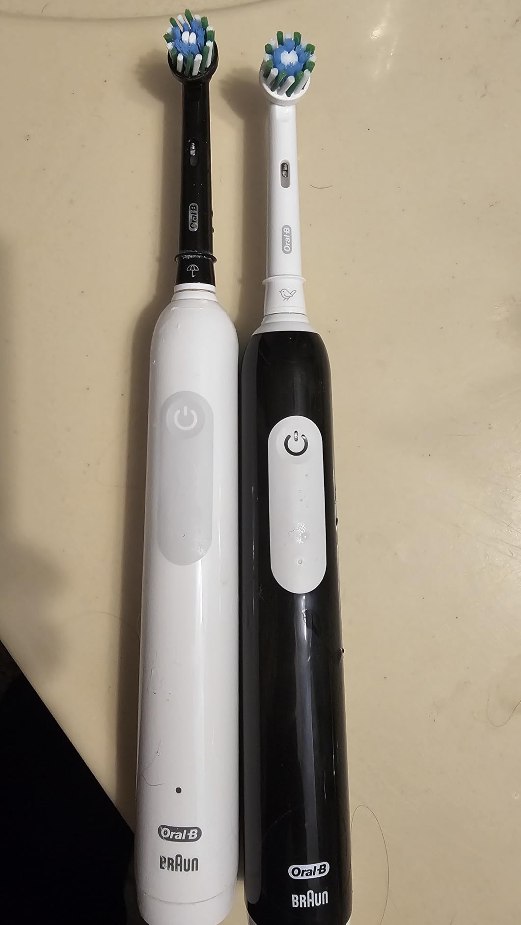 Oral-B iO Series 2 Limited Simple Clean Rechargeable Electric Toothbrush for Adults, Night Black, 3 Modes, Automatic Pressure Sensor for Gum Care, Travel Case customer photo 1