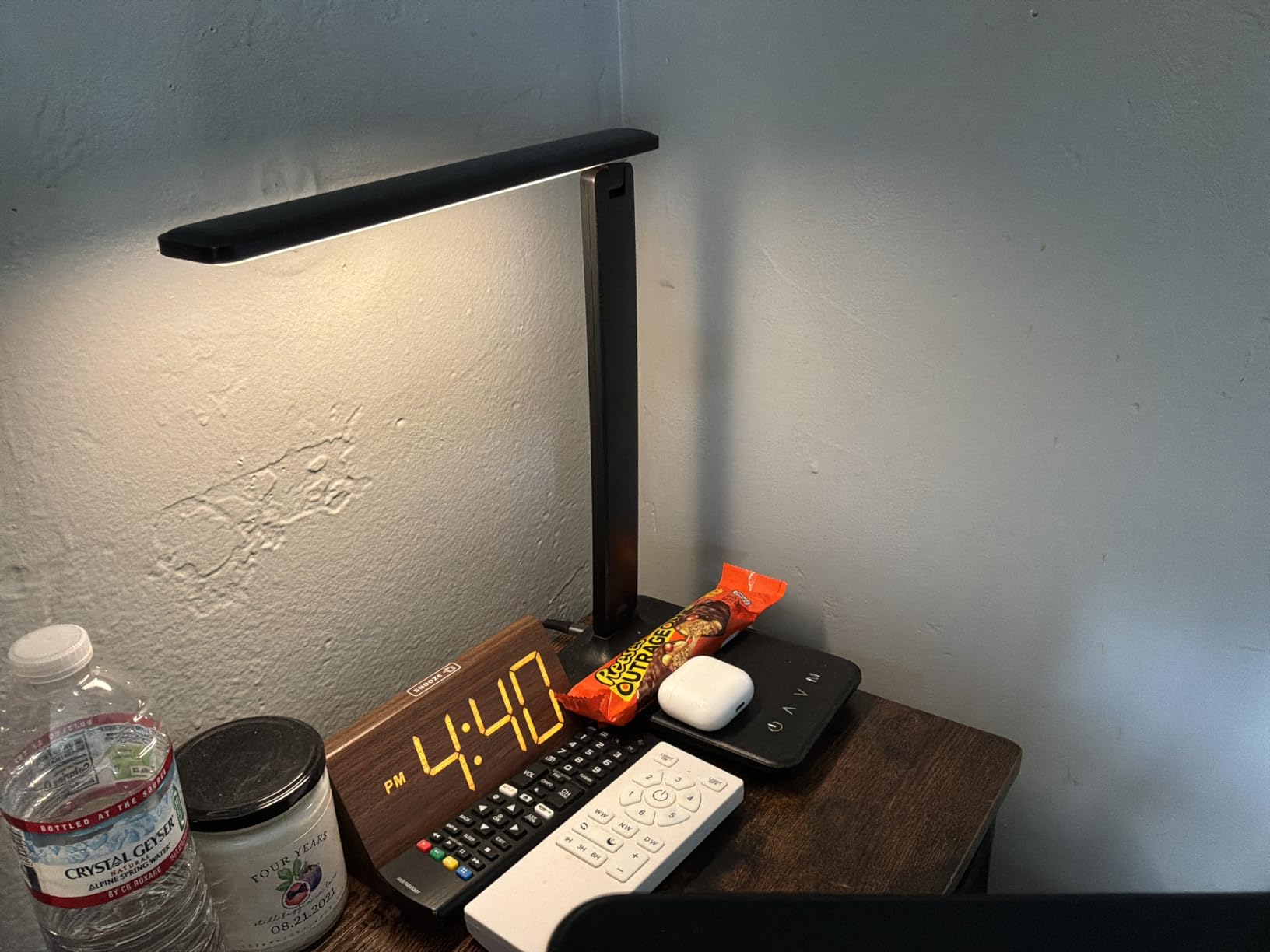 shinelife LED Desk Lamp for Office Home, Bright Desk Light with USB Charging Port, Adjustable Dimmable Desk Lamps 5 Modes 5 Brightness, Touch Study Lamp for Nail, Craft, Puzzle, Sewing, Study, Black customer photo 2