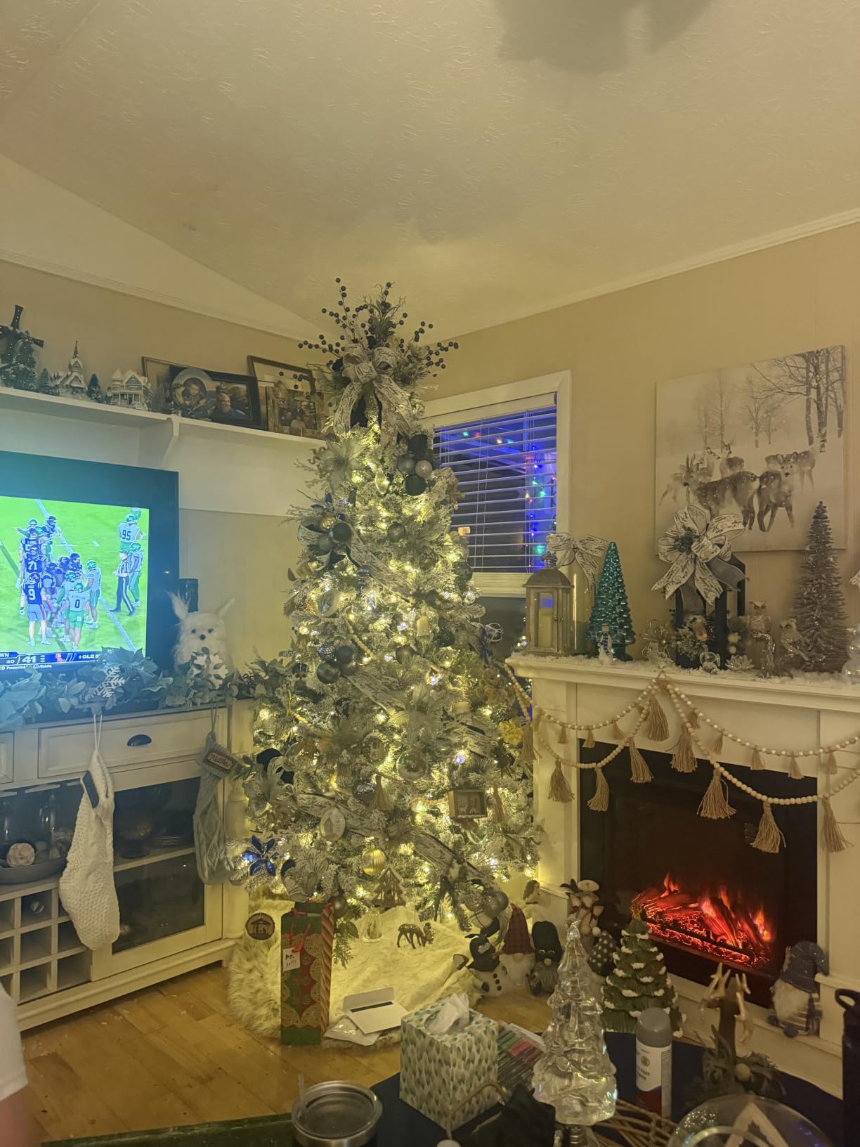 SHareconn 7ft Prelit Flocked Spruce Artificial Christmas Tree with Remote customer photo 2
