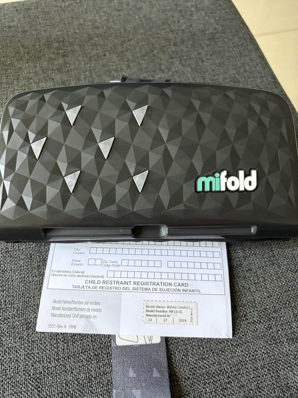 New mifold Comfort Grab-and-go Car Backless Booster Seat- Compact and Portable for Every Day, Carpooling, Travel, Compact for Every Day, Comfortable for Every Adventure, Racing Red customer photo 1