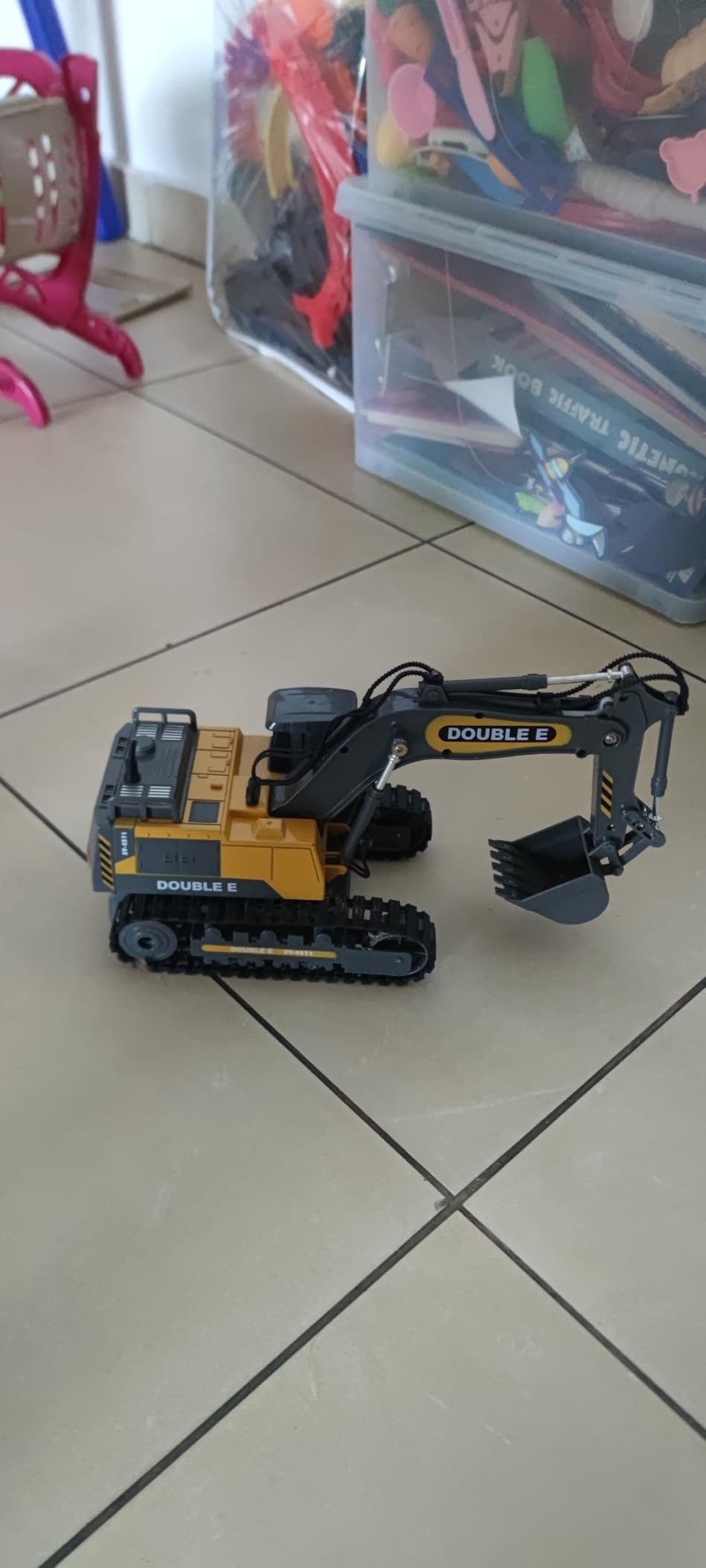 DOUBLE E Remote Control Excavator Toy, RC Excavators Sandbox Digger Hydraulic Construction Toys - Realistic Construction Vehicle with 6 Functions, Xmas Gift for Kids 3-14 Years customer photo 2