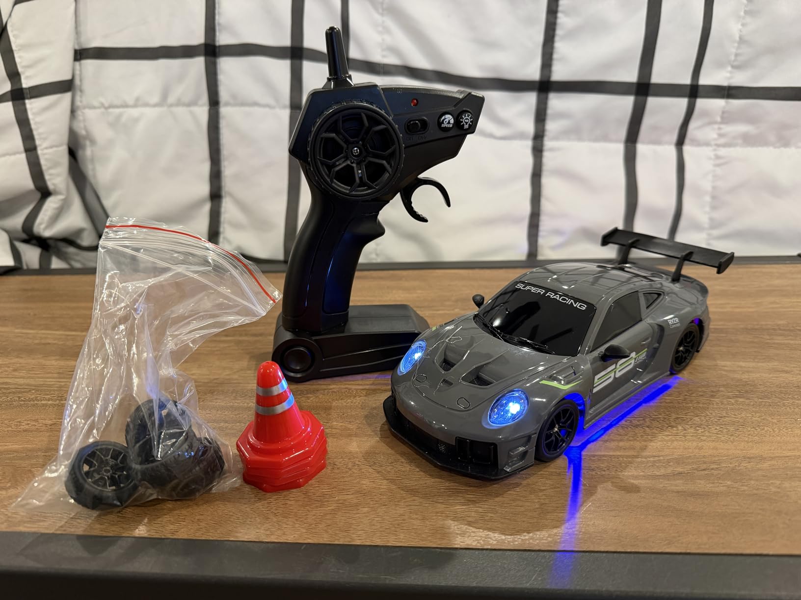 RC Drift Car, 1:24 4WD Remote Control Cars Vehicle with LED Light,2.4GHz 20KM/H High Speed RC Cars with Two Batteries & Drifting Tires Racing Sport Toy for Adults Boys Girls Kids Black customer photo 2