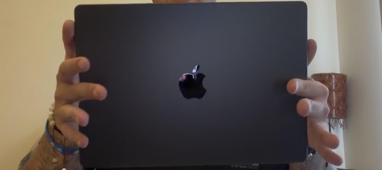 MacBook Pro 14 M5 customer photo 2