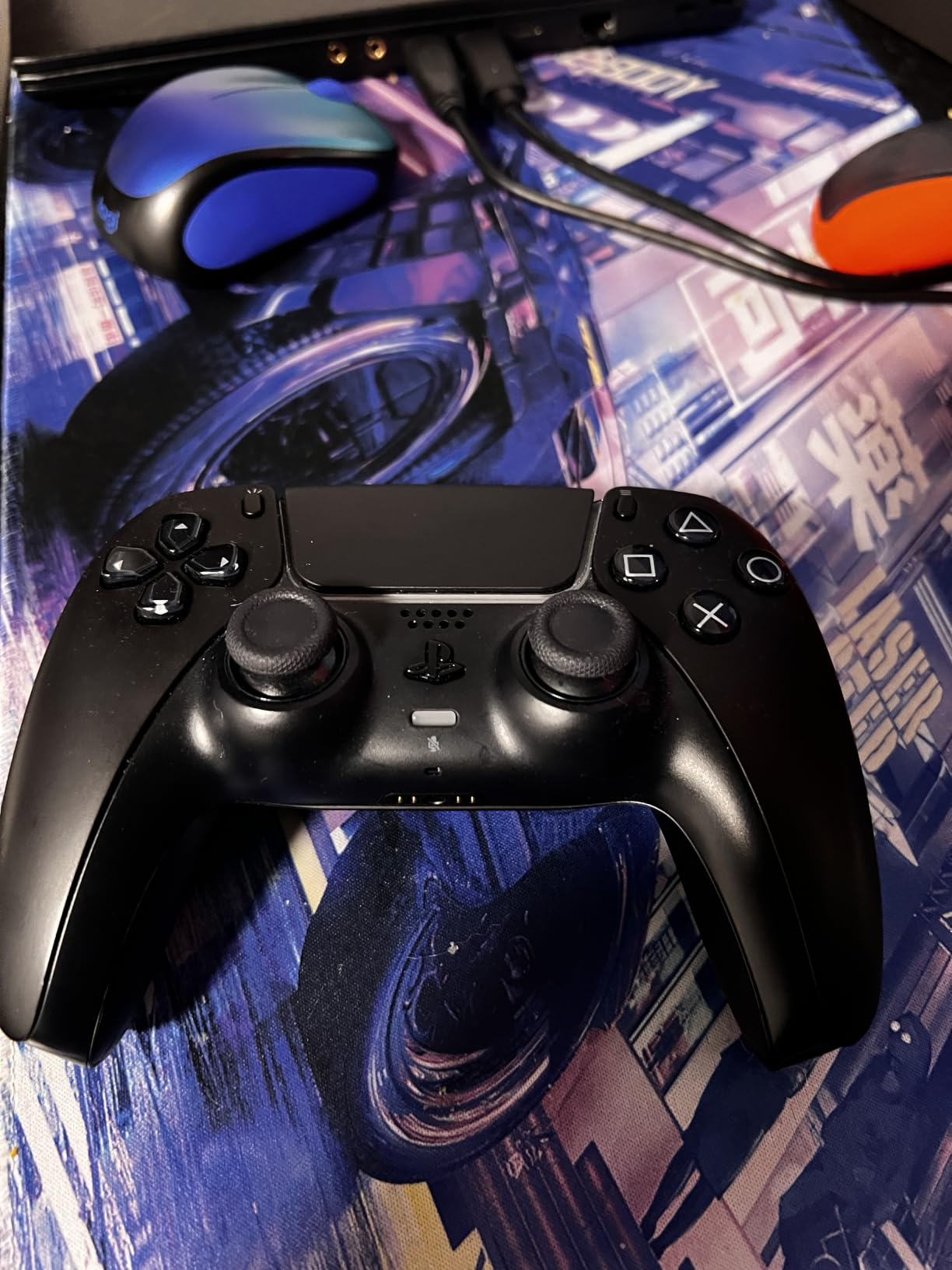 PlayStation DualSense™ Wireless Controller – Chroma Pearl - For PS5, PC, MAC & Mobile customer photo 1