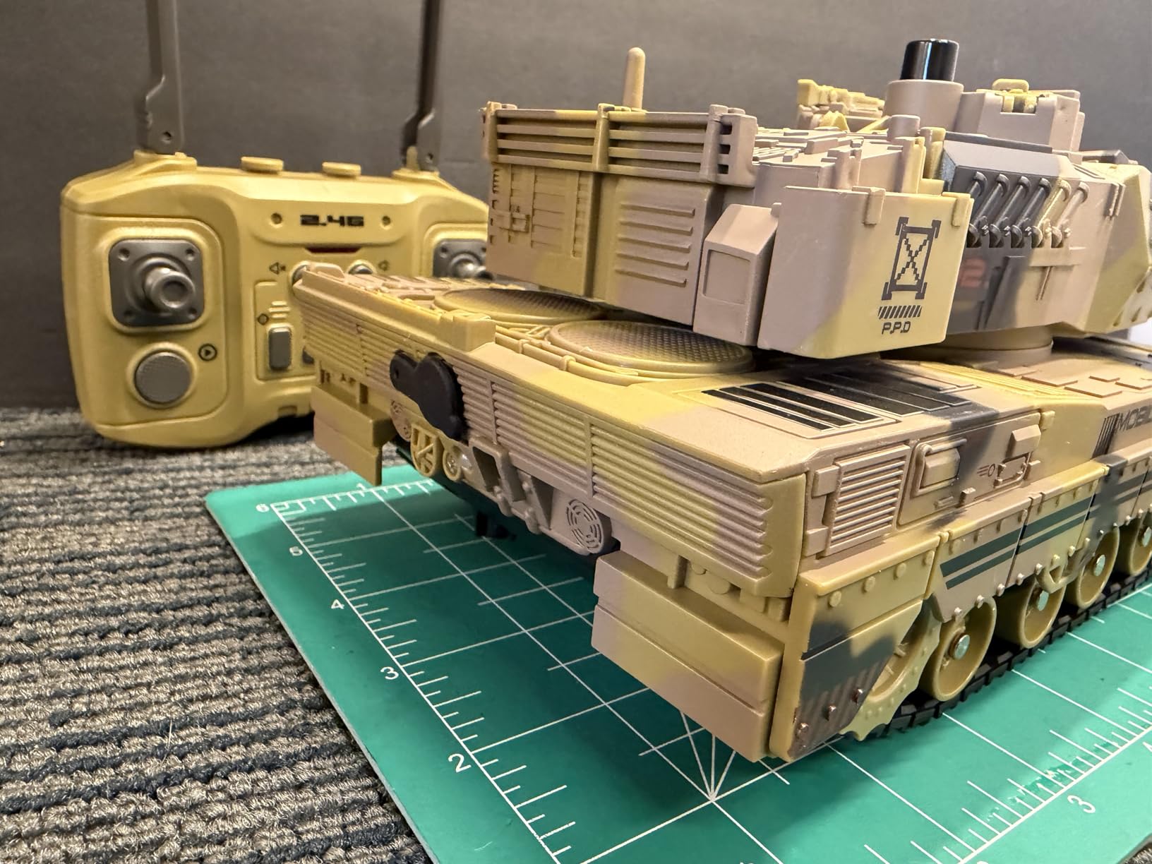 Supdex 1:24 RC Tank-2.4G Remote Control Army Tank that Shoot BBS with 360° Rotating Turret, Auto Demo, Sound, Light and Smoke, All-Terrain Climbing RC Military Vehicle Toy Gift for Boys Ages 8-12 customer photo 1
